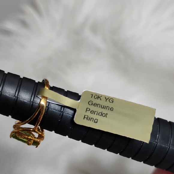 SALE! New 10kt Solid Gold Genuine Peridot Engagement/Gift Ring W Box - Picture 9 of 14